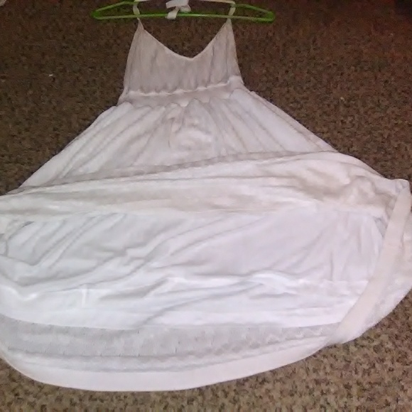 Victoria's Secret White Halter Dree - Picture 5 of 5